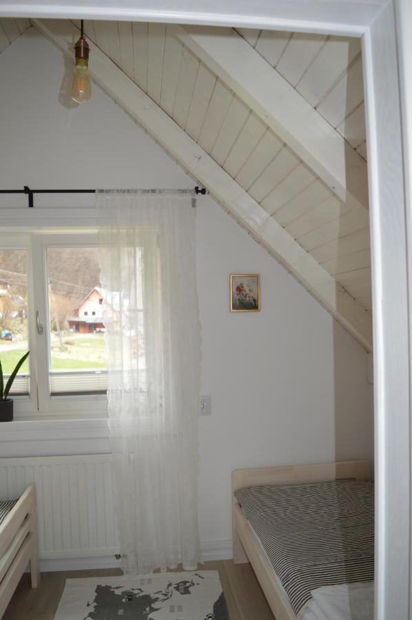 Bialy Domek Tylmanowa Exterior foto